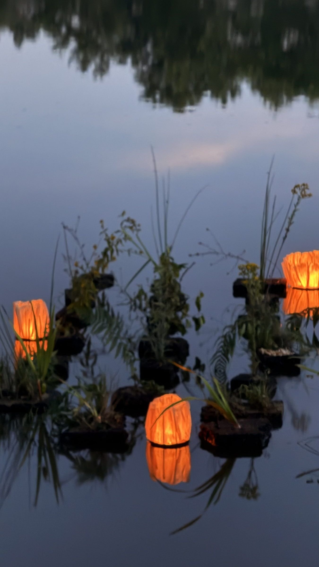 The corn-leaf lanterns lit at dusk