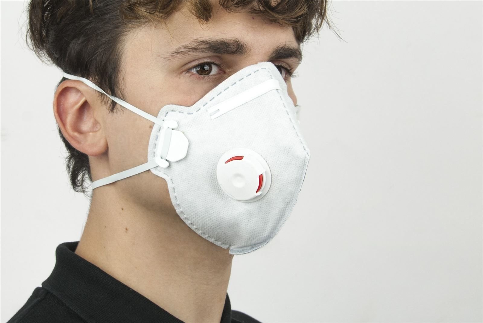 Bimodal mask in use, with its two-mode breathing valve