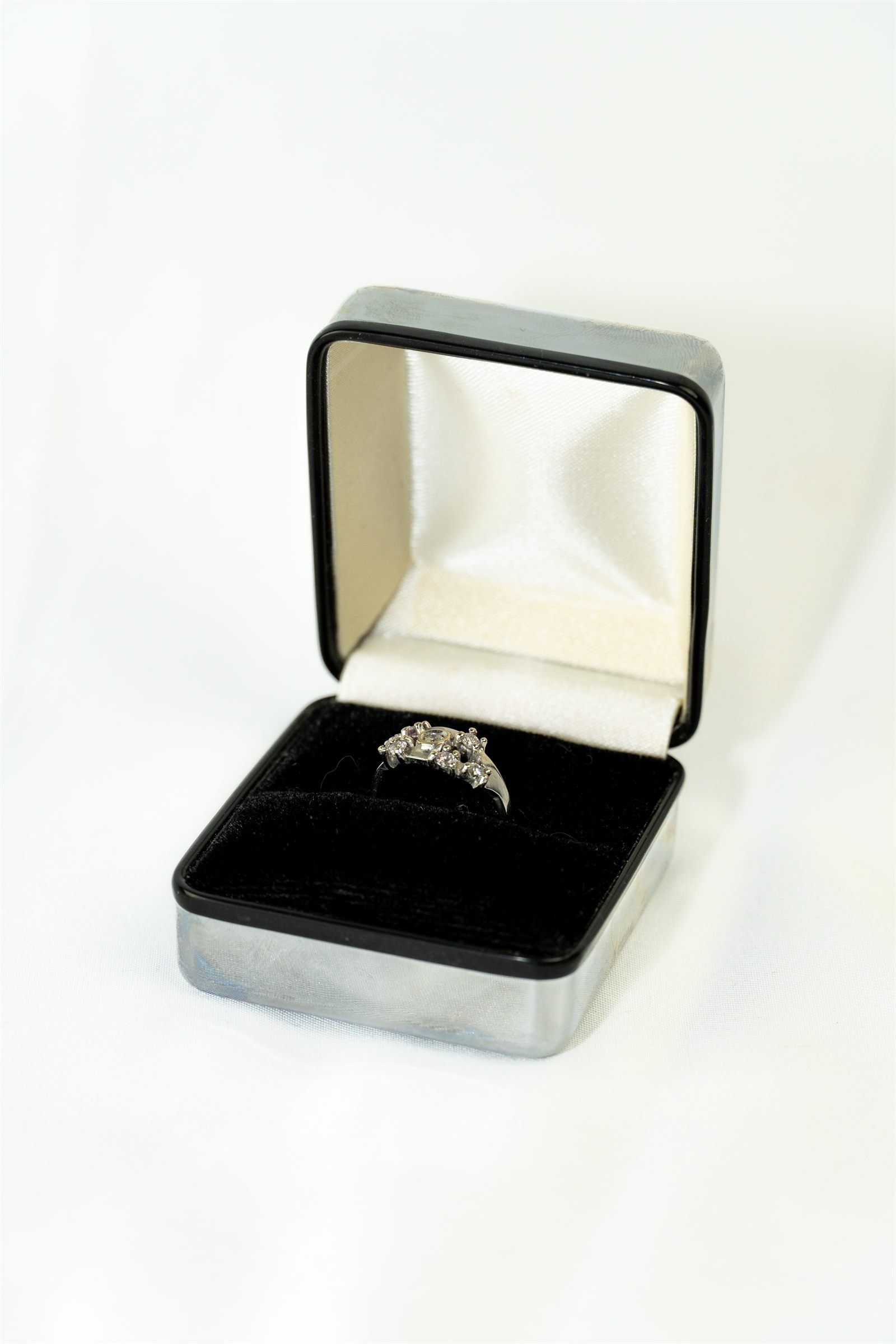 Anillo SUMAY en la mano