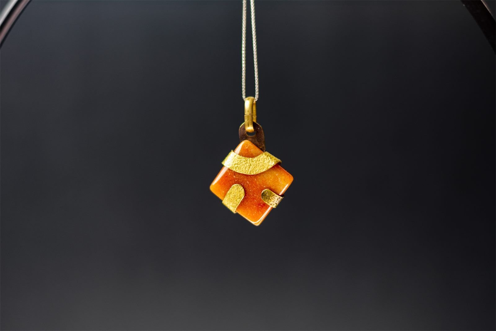 SUMAY pendant with an orange stone and textured gold